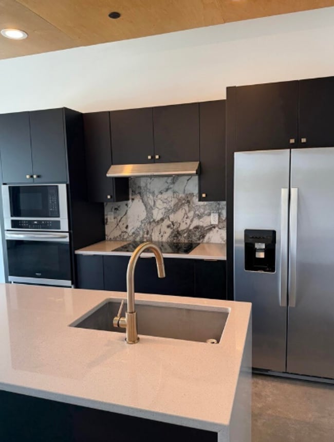 Building Photo - The Icon - Suite 305