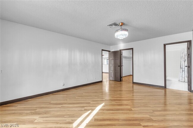 Building Photo - 2457 Swan Ln