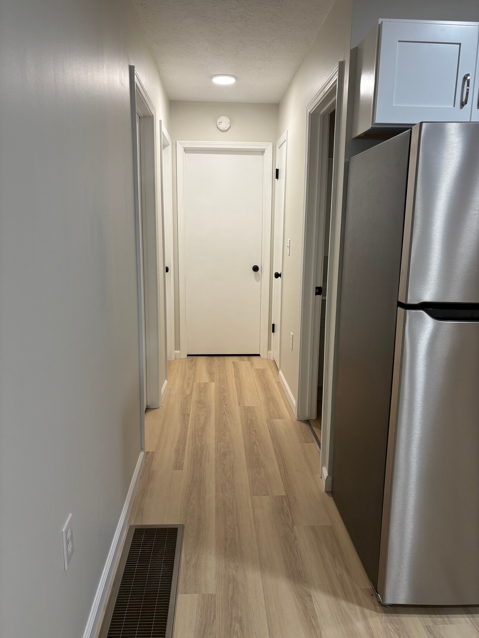 Building Photo - 275 W 10th St