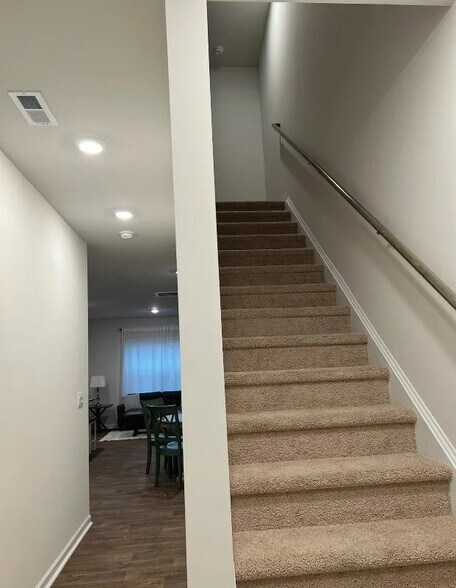 Building Photo - Room in Townhome on Murray Br Dr