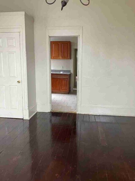 Building Photo - 2612 Danneel St