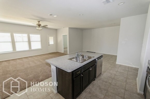 Building Photo - NOW AVAIALBLE! - 10529 Fort Cibolo Trl, Cr...
