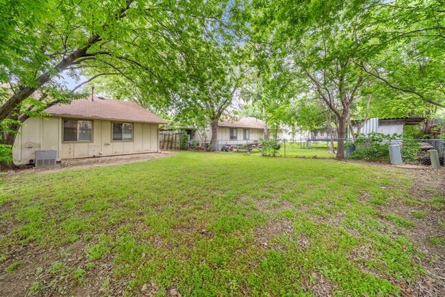 Building Photo - 100 Meteor Dr