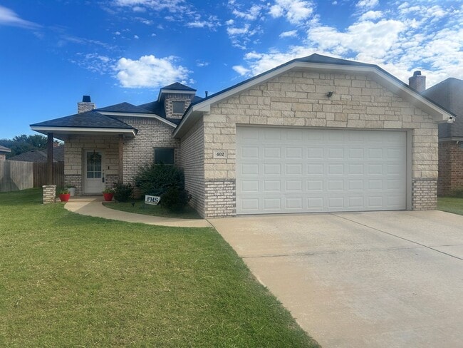 Building Photo - 4 Bed 2 bath Frenship ISD