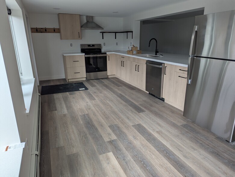 Kitchen - 207 6th St