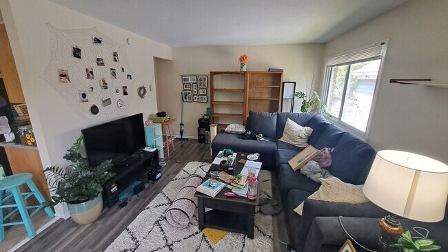 Building Photo - Harriet Apartments near the Wedge Coop