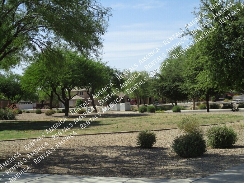 Building Photo - 1448 E Saguaro Trail