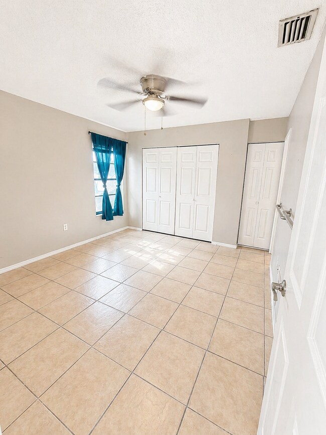 Building Photo - Last Unit Available!