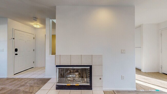 Building Photo - Charming 3 Bedroom 2.5 Bath with Bonus Room and Private Yard!