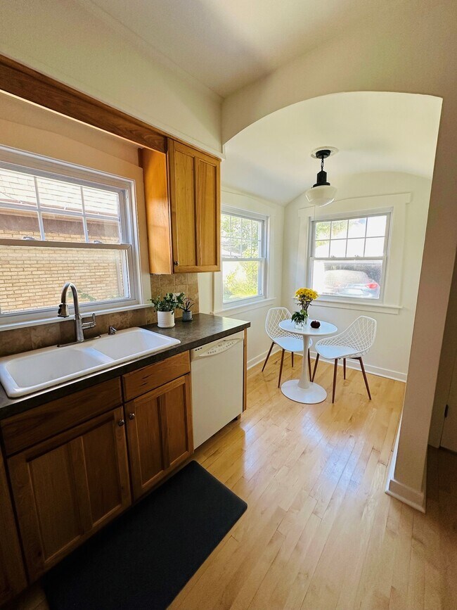 Building Photo - 1625 Wealthy St SE