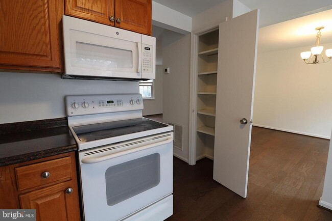 Building Photo - 138 Sharpstead Ln