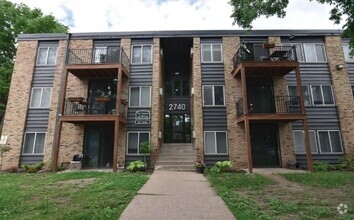Building Photo - 2740 Pleasant