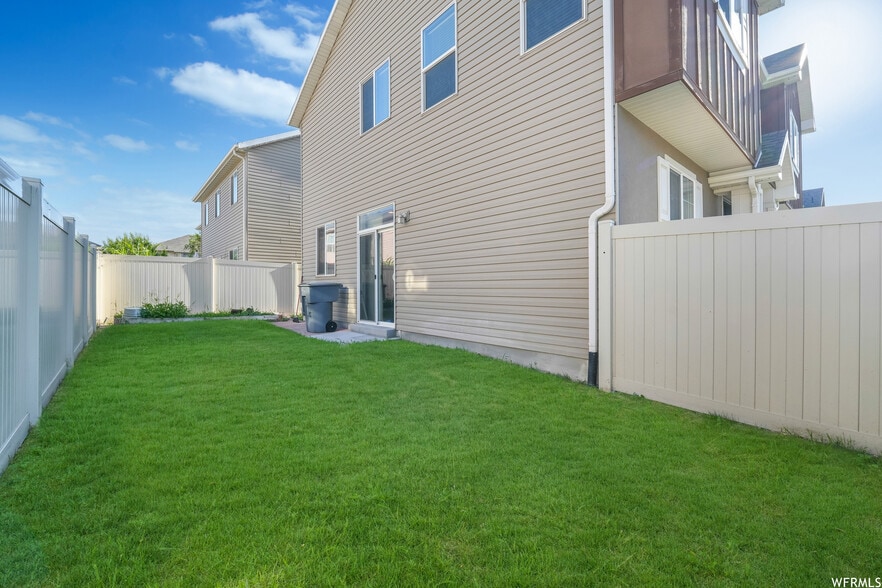 backyard - 929 W Stonehaven Dr