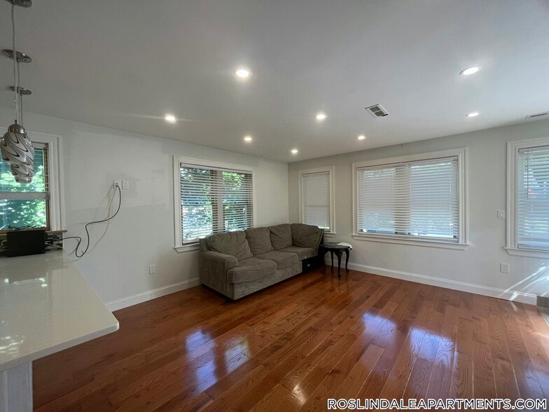 Building Photo - 4350 Washington St