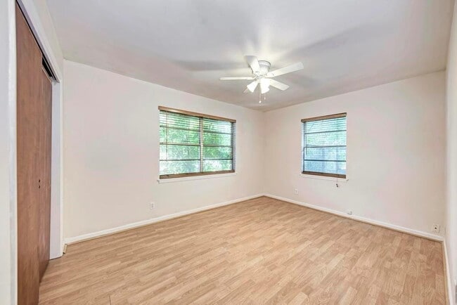 Building Photo - 1805 Mohle Dr