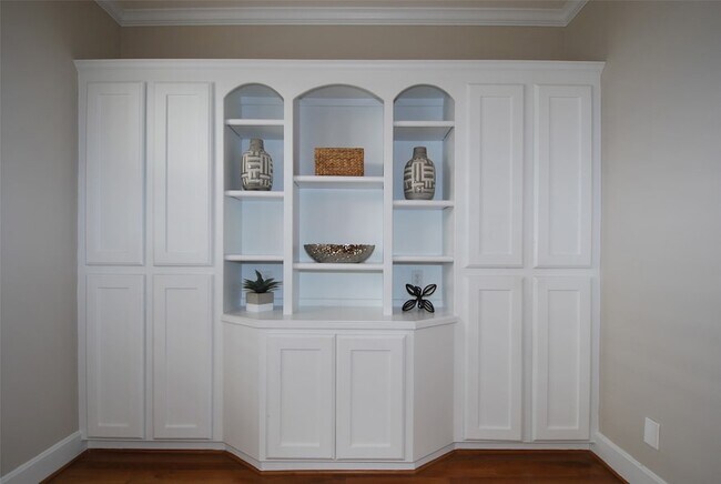 Building Photo - 2410 Dorrington St