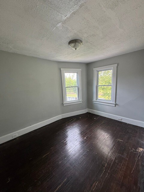 Building Photo - 255 Hollywood Dr