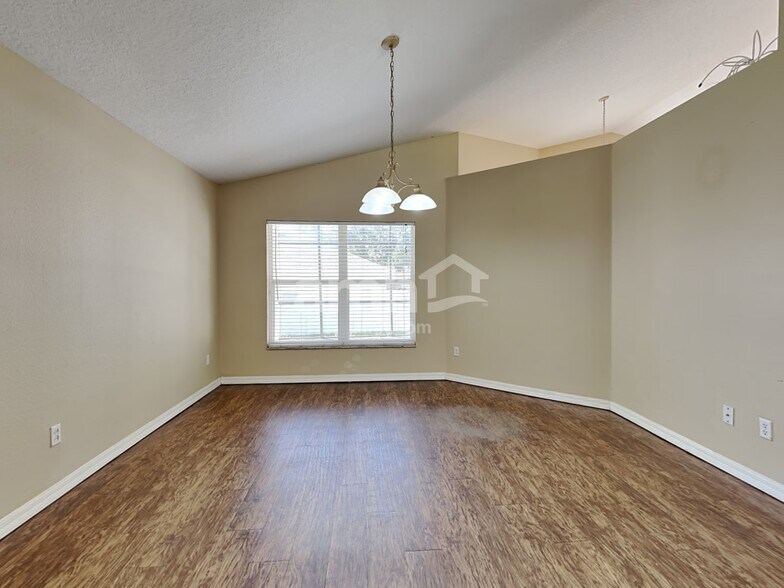 Building Photo - 2041 Ancient Oak Dr