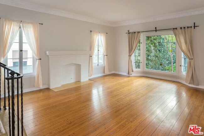 Building Photo - 1930 Rodney Dr