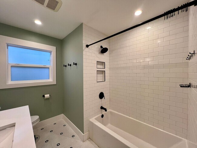 Building Photo - PENDING APPLICATION; Charming 2 BD + Studio (Water Included)