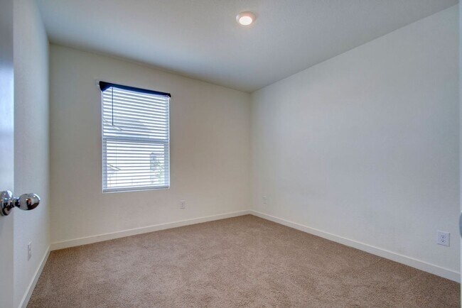 Building Photo - Terrific 4 bedroom available for rent - Al...