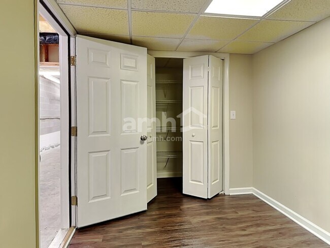 Building Photo - 150 Stonburg Rd