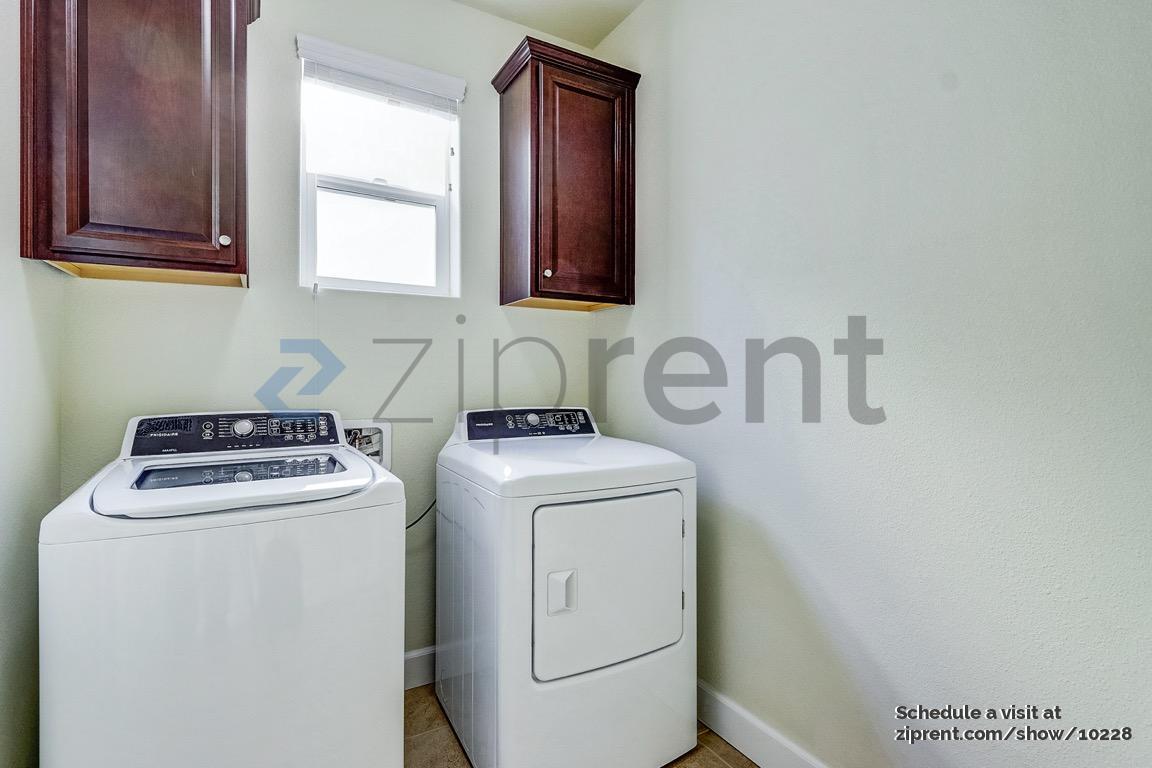 Building Photo - 941 Bracken Ct