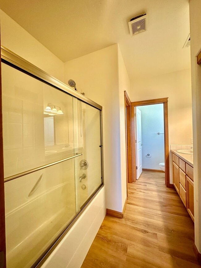 Building Photo - Newly Renovated Home on Prairie Falls Golf...