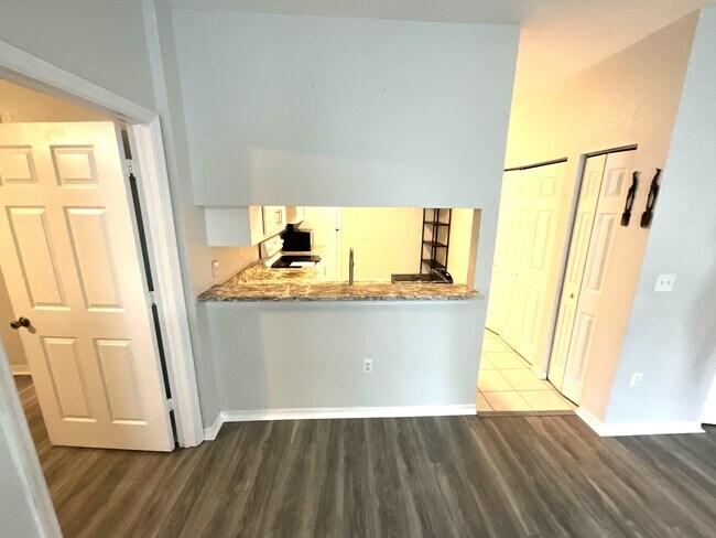 Building Photo - 6490 Aragon Way