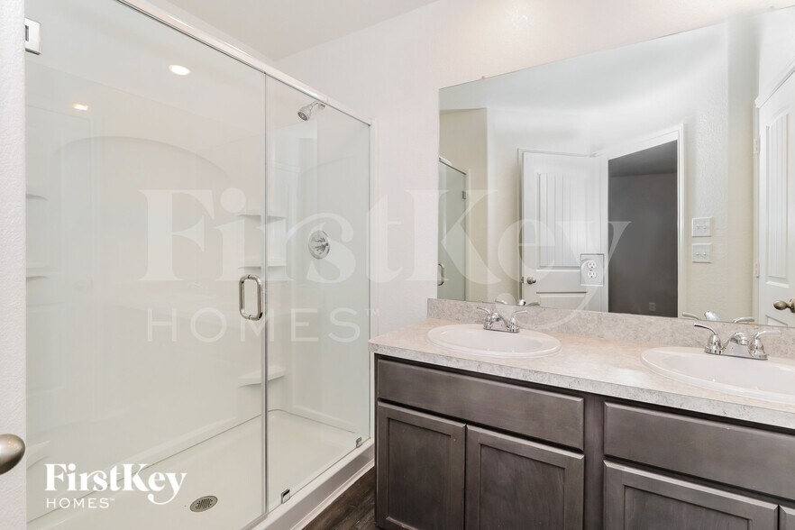 Building Photo - 25617 Roy Rogers Rd