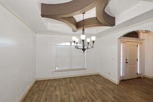 Building Photo - Stunning with 4 bedrooms in City View!