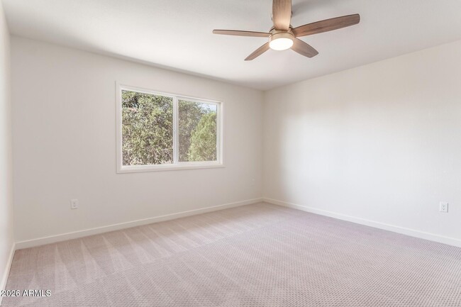 Building Photo - 16853 N Meadow Park Dr