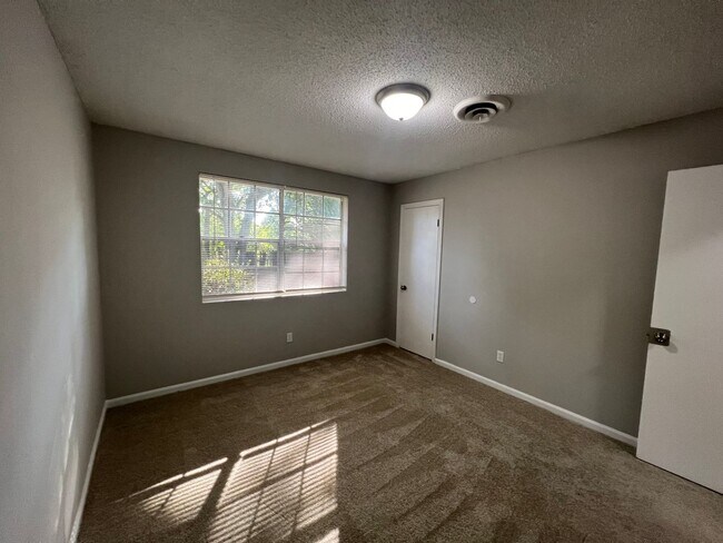 Building Photo - Brick Ranch in Columbia County
