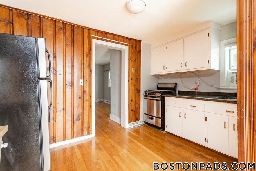 Building Photo - 58 Atherton St