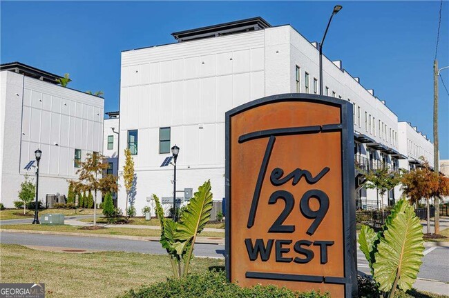 Building Photo - 1032 Robert Smalls Wy