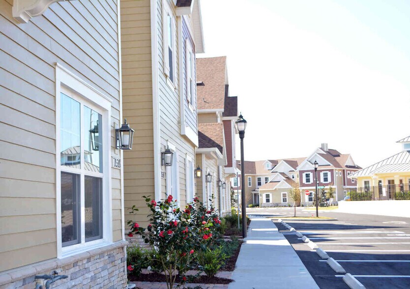 Building Photo - 7590 Sunny Dreams Ln