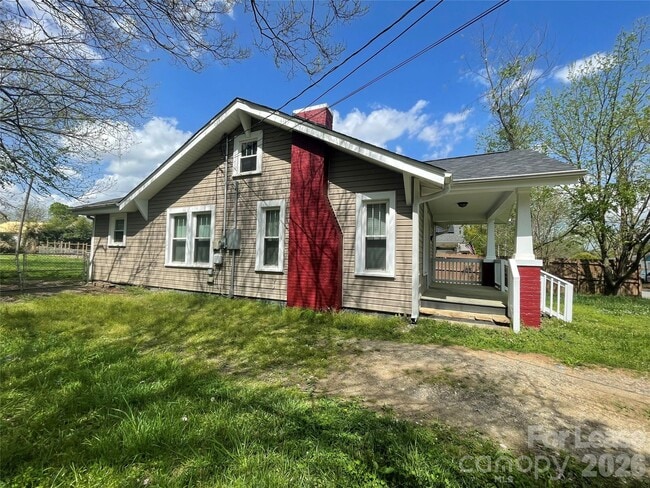 Building Photo - 624 Pinoca St