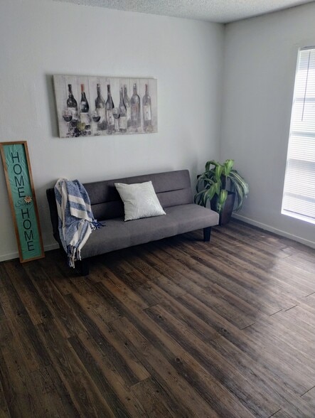 Building Photo - University Club Apartments