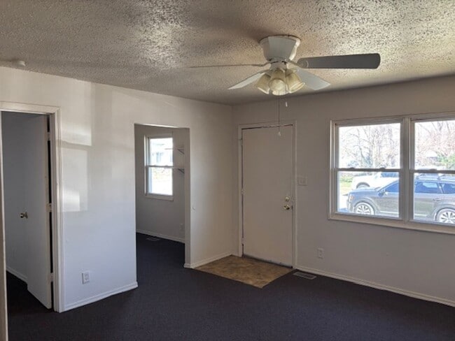 Building Photo - 701 703-703 E Oregon St