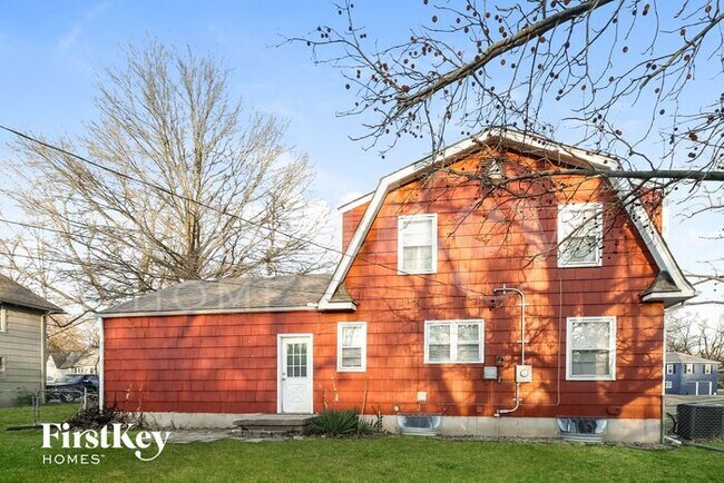 Building Photo - 9648 Roe Ave