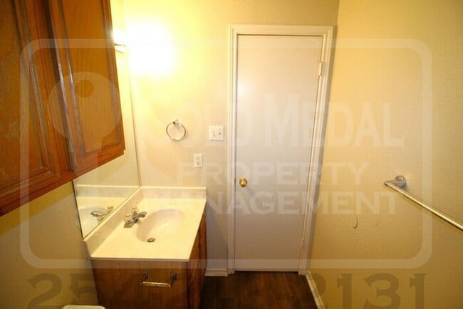 Building Photo - 1708 Windward Dr