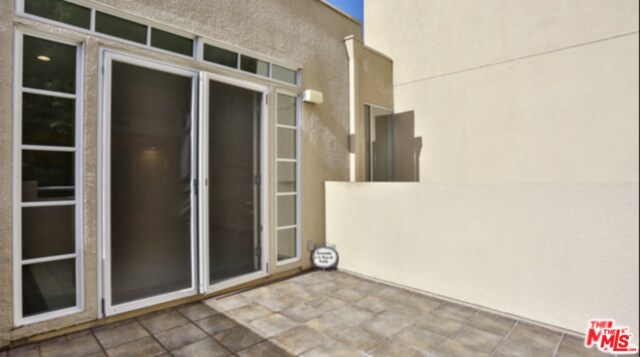 Building Photo - 2222 Beachwood Dr