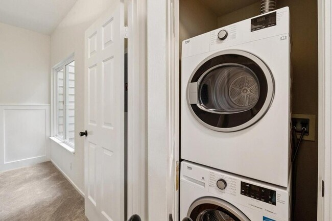 Building Photo - Charming 2BR / 2BA Condo with Patio & Garage in Half Moon Bay