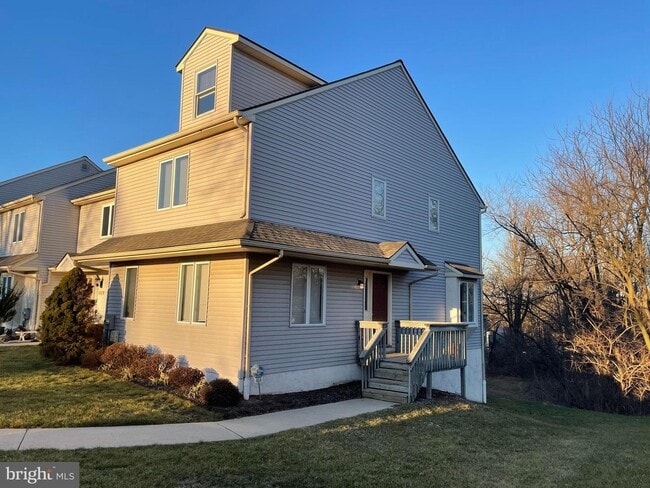 Building Photo - 404 Pinebrooke Cir