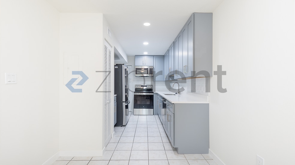 Building Photo - Unit 203