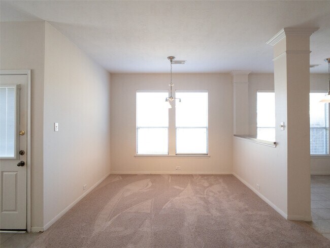 Building Photo - 5406 Timber Ct Hollow