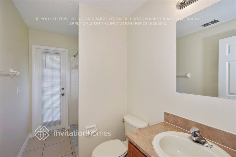 Building Photo - 1571 Parkglen Cir