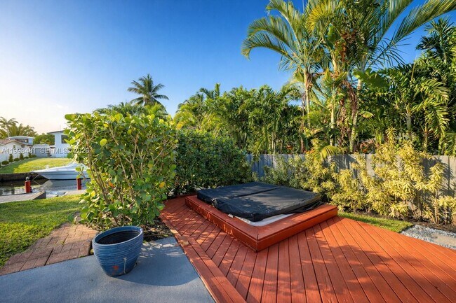 Building Photo - 2413 Nassau Ln