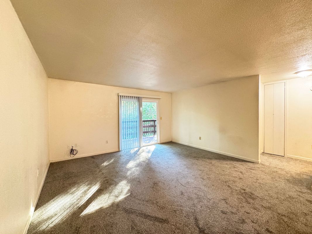 Building Photo - 2148 Primrose Dr