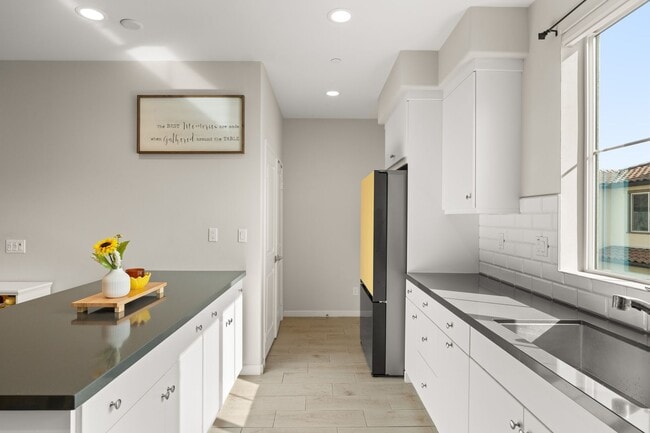 Building Photo - Beautiful Condo in Rancho Soleo Community in Temecula!